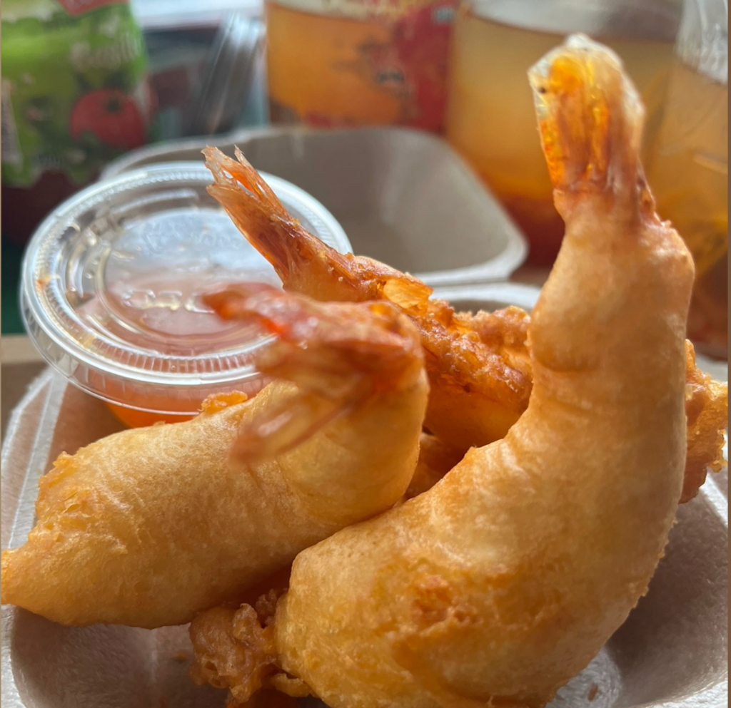 Goong Tod (4 pièces) – Beignets de crevettes croustillants 
